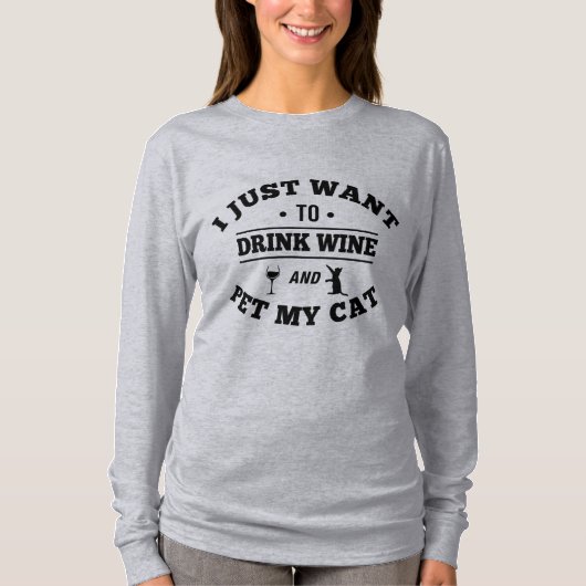 私はちょうどワインを飲み、私の猫をかわいがりたいと思います Tシャツ (正面)