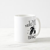 私はちょうど宇宙が必要だ コーヒーマグカップ (正面右)