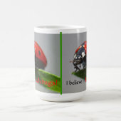 私はてんとう虫のマグで信じます コーヒーマグカップ (中央)