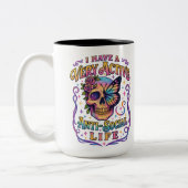 私はとても活動的だ.... ツートーンマグカップ (左)