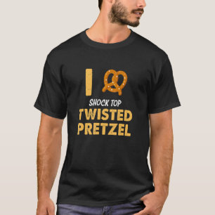 私はねじれたプレッツェルアパレルの在庫が大好き Tシャツ