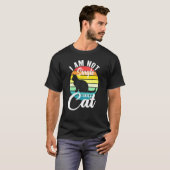 私はひとりじゃない 猫がいる 猫一筋のサルカスティックな人 Tシャツ (正面フル)