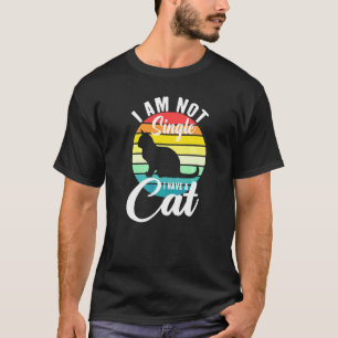 私はひとりじゃない 猫がいる 猫好きな独身者です Tシャツ