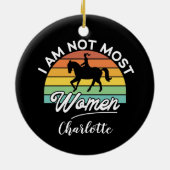 私はほとんどの女性ではないヴィンテージ乗馬の恋人 セラミックオーナメント (裏面)