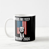 私はまだおもしろいトランプ2024 コーヒーマグカップ (左)