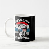 私はまだおもしろいトランプ2024 2 コーヒーマグカップ (左)