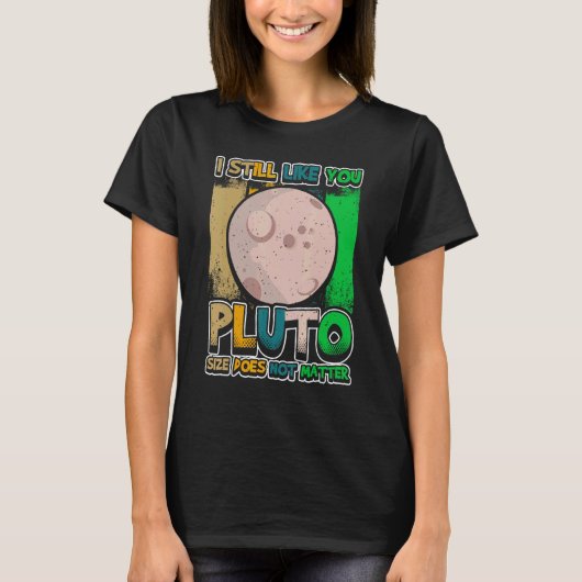私はまだ冥王星レトロスタイル宇宙科学が好き Tシャツ (正面)