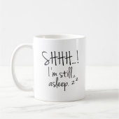 私はまだ寝ている コーヒーマグカップ (左)