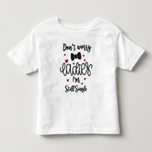 私はまだ独身の、男の子のTシャツです トドラーTシャツ