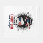 私はまだ私は謝罪を切り詰めていないトランプ女だ フリースブランケット (正面(横))