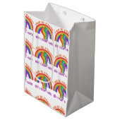 私はまっすぐかもしれないが、LGBTQIAプライドは嫌いではない ミディアムペーパーバッグ (正面アングル)