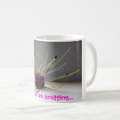 私はむしろ…編んでいました コーヒーマグカップ (正面右)