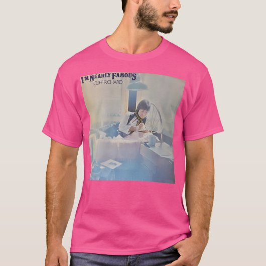 私はもう少しで有名だ Tシャツ (正面)
