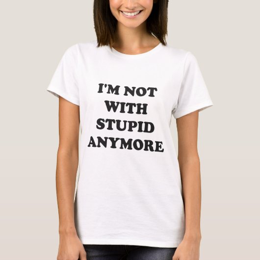 私はもう愚かなTeeと一緒ではない Tシャツ (正面)