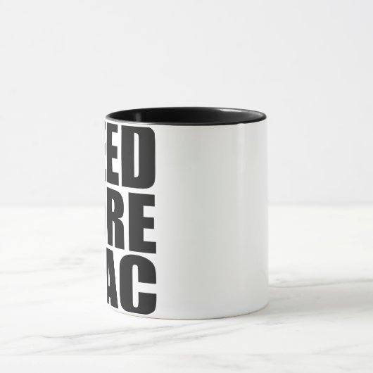 私はもっと交流のおもしろい引用文マグが必要 マグカップ (中央)