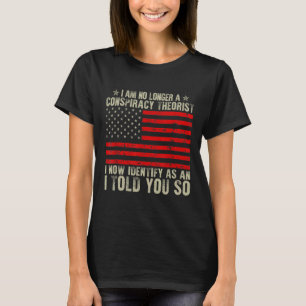 私はもはや陰謀の理論家のアメリカ国旗ではない Tシャツ