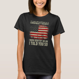 私はもはや陰謀の理論家のアメリカ国旗ではない Tシャツ