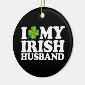 私はアイルランドの夫カップルの聖パトリックの日が大好き セラミックオーナメント (左)