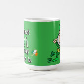 私はアイルランド人ではないが、私のコーヒーはシャムロック・レプラシャンだ コーヒーマグカップ (中央)