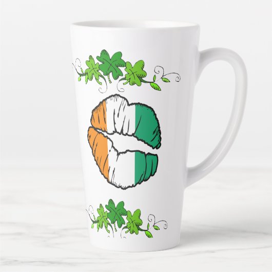 私はアイルランド人ではないが、私のコーヒーは – クローバーとキス カフェラテマグ (右)