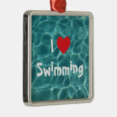 私はアクアプールウォーターとスイミング赤いハートが大好き メタルオーナメント (右)
