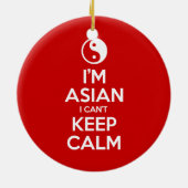 私はアジア人で落ち着き保ない セラミックオーナメント (裏面)