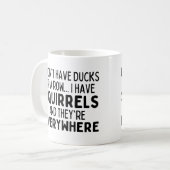 私はアヒルもリスがいる列もない コーヒーマグカップ (正面左)