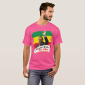 私はアビイ・アーメド博士と共に立つ Tシャツ (正面フル)