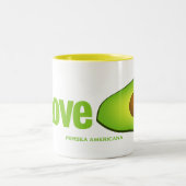 私はアボカドを愛します ツートーンマグカップ (中央)