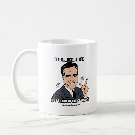 私はアメリカで信じますが、カイマンで取引します コーヒーマグカップ (左)