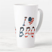 私はアメリカの愛国心を持つバーベキューが大好き カフェラテマグ (右アングル)