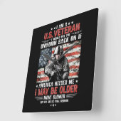 私はアメリカの退役軍人です。私はもっと年を取るかもしれません。 スクエア壁時計 (傾斜)