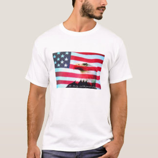 私はアメリカ人で誇りを持ったです Tシャツ