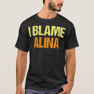 私はアリーナの友おもしろい達を非難するユーモアの相棒はそれを知っている Tシャツ