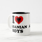 私はアルバニアの少年を愛している ツートーンマグカップ (正面左)