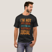 私はアンチ – 社会的ではない私は選択的に社会的である – おもしろい Tシャツ (正面フル)