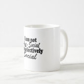私はアンチ – 社会的ではない私は選択的に社会的なノベルティ コーヒーマグカップ (正面右)