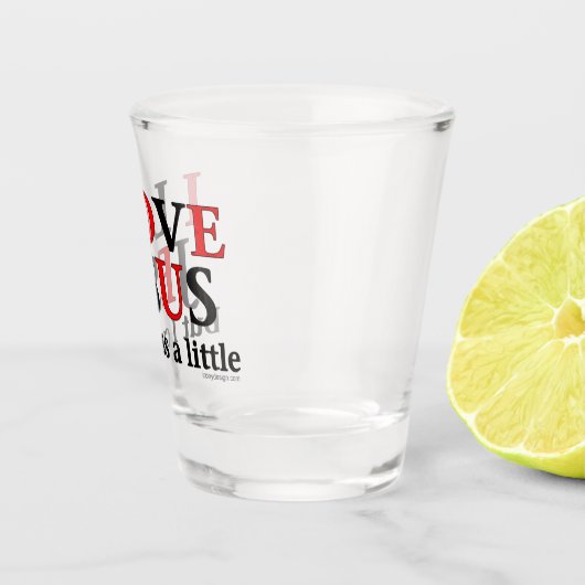 私はイエスを愛している[しかし、私は少し考える] ショットグラス (右)