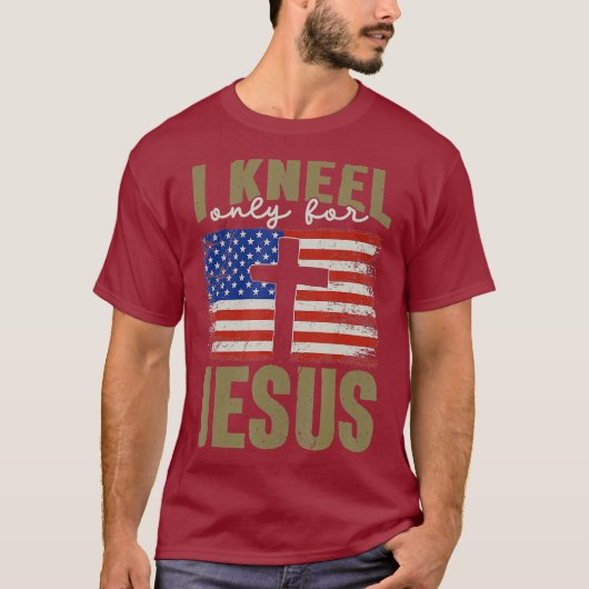 私はイエス・キリスト教の信仰の旗の贈り物のためだけにひざまずく Tシャツ (正面)