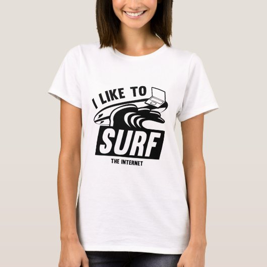 私はインターネットをサーフィンするのが好きだ Tシャツ (正面)
