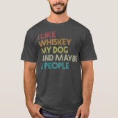 私はウイスキーが好きで、3人くらいかなおもしろいい Tシャツ (正面)