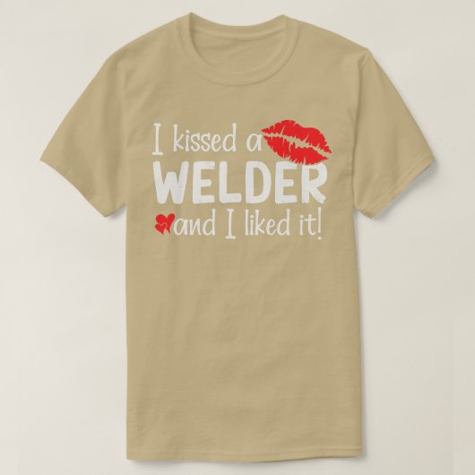 私はウェルダー妻ガールフおもしろいァルが好きな溶接機にキスした Tシャツ (デザイン正面)