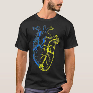 私はウクライナのサポートウクライナハートUkrainiと立つ Tシャツ
