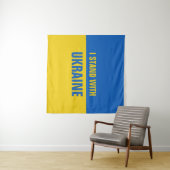 私はウクライナのタペストリーと共に立つ タペストリー (インサイチュ(横))