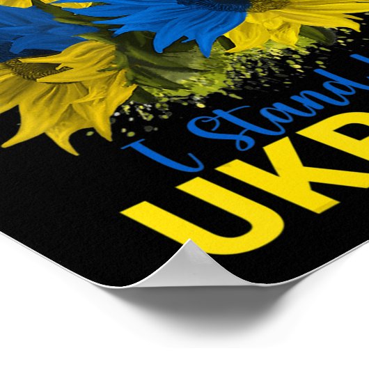 私はウクライナのヒマワリ国旗Peace Free Ukと共に立つ ポスター (角)