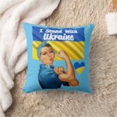 私はウクライナのヴィンテージロージーと国旗と共に立つ クッション (ブランケット)