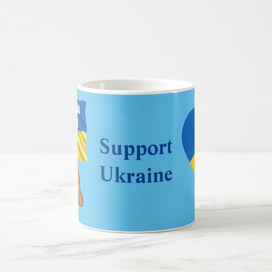 私はウクライナのヴィンテージロージー国旗のハートと共に立つ コーヒーマグカップ (中央)