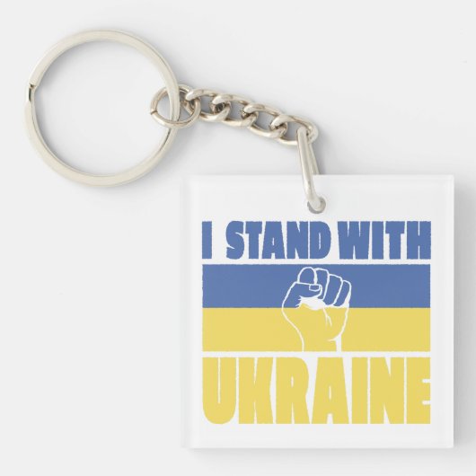 私はウクライナの第1旗を掲げて立つデザイン キーホルダー (正面)
