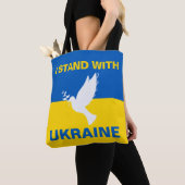 私はウクライナ国旗のドーブ平和に立つ トートバッグ (クローズアップ)