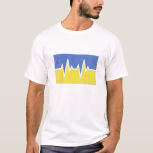 私はウクライナ国旗のハートウクライナラブサップで立つ Tシャツ